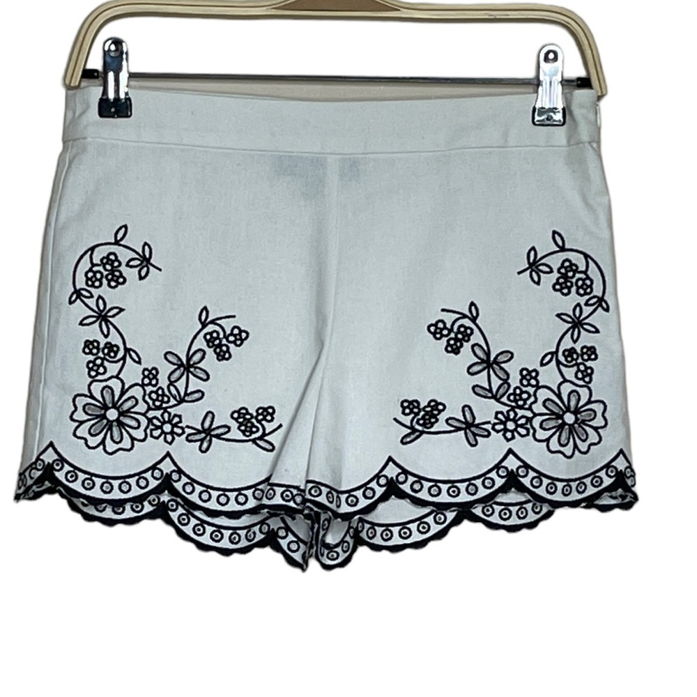 NWT Lulus Lookout Point Ivory Size Medium Embroidered Shorts